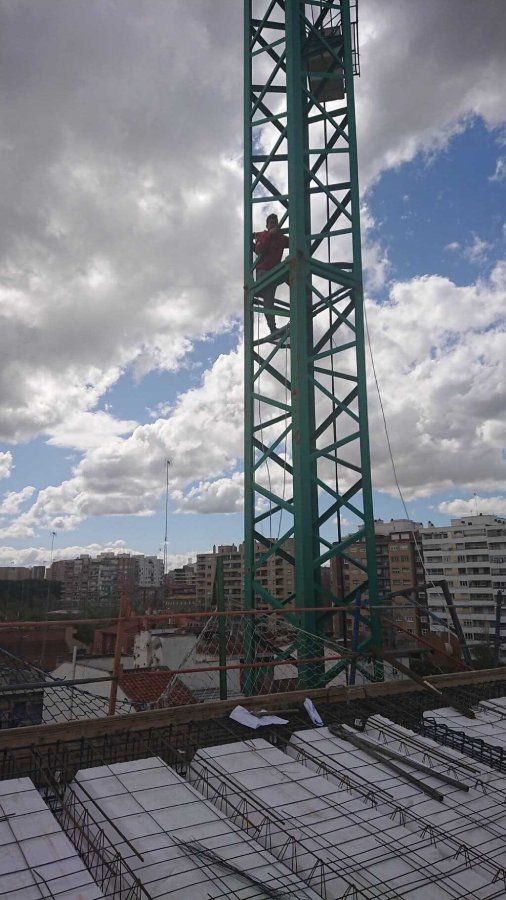 Arquitectos Martín Onde Alfonso y Gimeno Fernández Lorena torre metálica