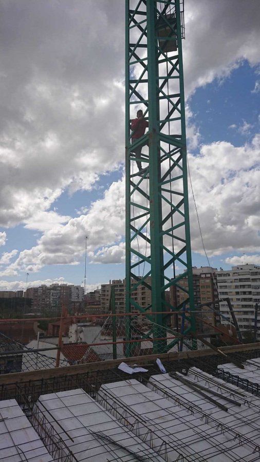 Arquitectos Martín Onde Alfonso y Gimeno Fernández Lorena torre metálica